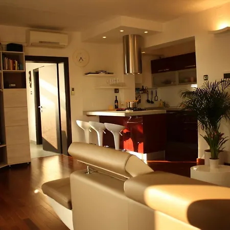 Apartment Family Apt Magnolia - Sea View - Garden - 3 Bedrooms - 2 Bathrooms - 5 Min Walk From
