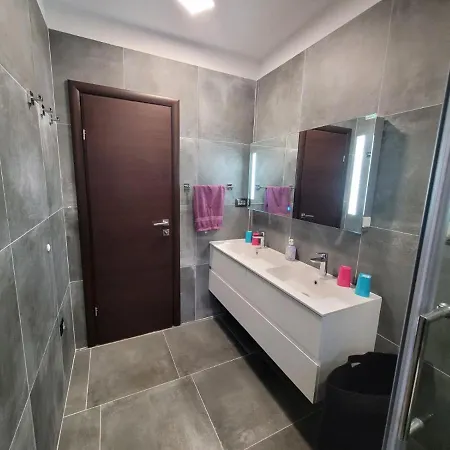 Apartment Family Apt Magnolia - Sea View - Garden - 3 Bedrooms - 2 Bathrooms - 5 Min Walk From