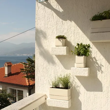 Family Apt Magnolia - Sea View - Garden - 3 Bedrooms - 2 Bathrooms - 5 Min Walk From *