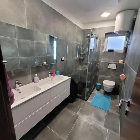 Family Apt Magnolia - Sea View - Garden - 3 Bedrooms - 2 Bathrooms - 5 Min Walk From Apartment *