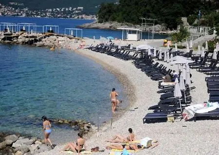 Family Apt Magnolia - Sea View - Garden - 3 Bedrooms - 2 Bathrooms - 5 Min Walk From Apartment