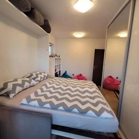 Apartment Family Apt Magnolia - Sea View - Garden - 3 Bedrooms - 2 Bathrooms - 5 Min Walk From *
