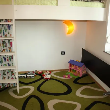 Apartment Family Apt Magnolia - Sea View - Garden - 3 Bedrooms - 2 Bathrooms - 5 Min Walk From