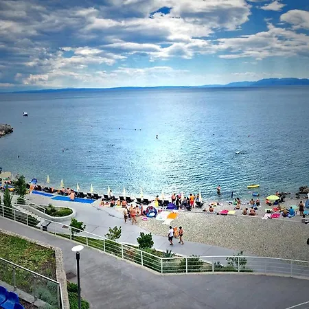 Apartment Family Apt Magnolia - Sea View - Garden - 3 Bedrooms - 2 Bathrooms - 5 Min Walk From *