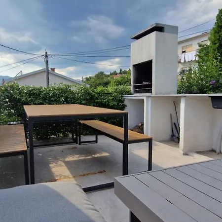 Family Apt Magnolia - Sea View - Garden - 3 Bedrooms - 2 Bathrooms - 5 Min Walk From