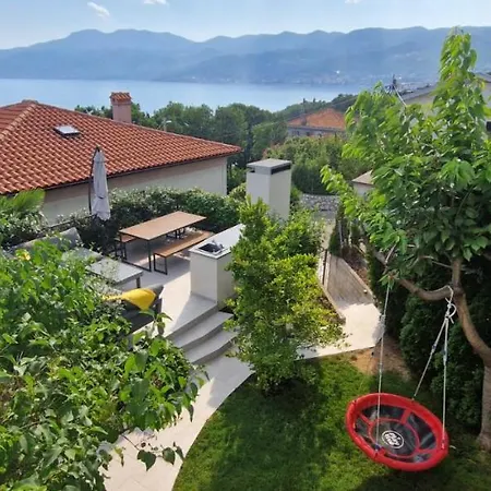 Apartment Family Apt Magnolia - Sea View - Garden - 3 Bedrooms - 2 Bathrooms - 5 Min Walk From *