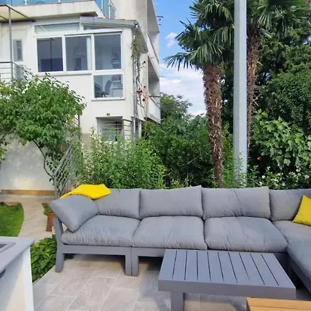 Family Apt Magnolia - Sea View - Garden - 3 Bedrooms - 2 Bathrooms - 5 Min Walk From Apartment
